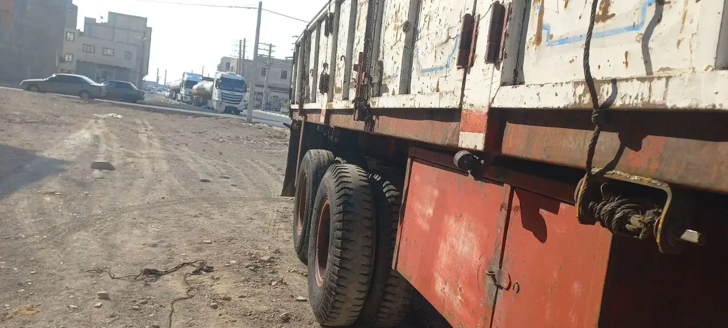 تریلی لبه دار|خودرو سنگین|قلعه نو, |دیوار