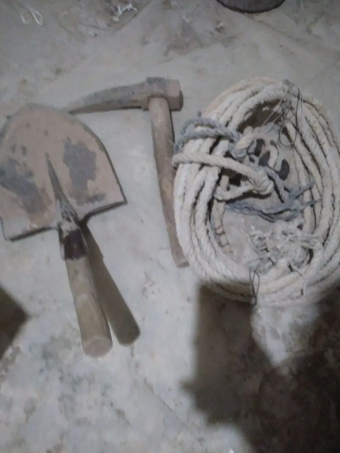 چاه کنی وتخریب|خدمات پیشه و مهارت|اسفراین, |دیوار