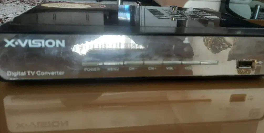 تلویزیون ۲۱ اینچ و دستگاه گیرنده دیجیتال|تلویزیون و پروژکتور|نقده, |دیوار