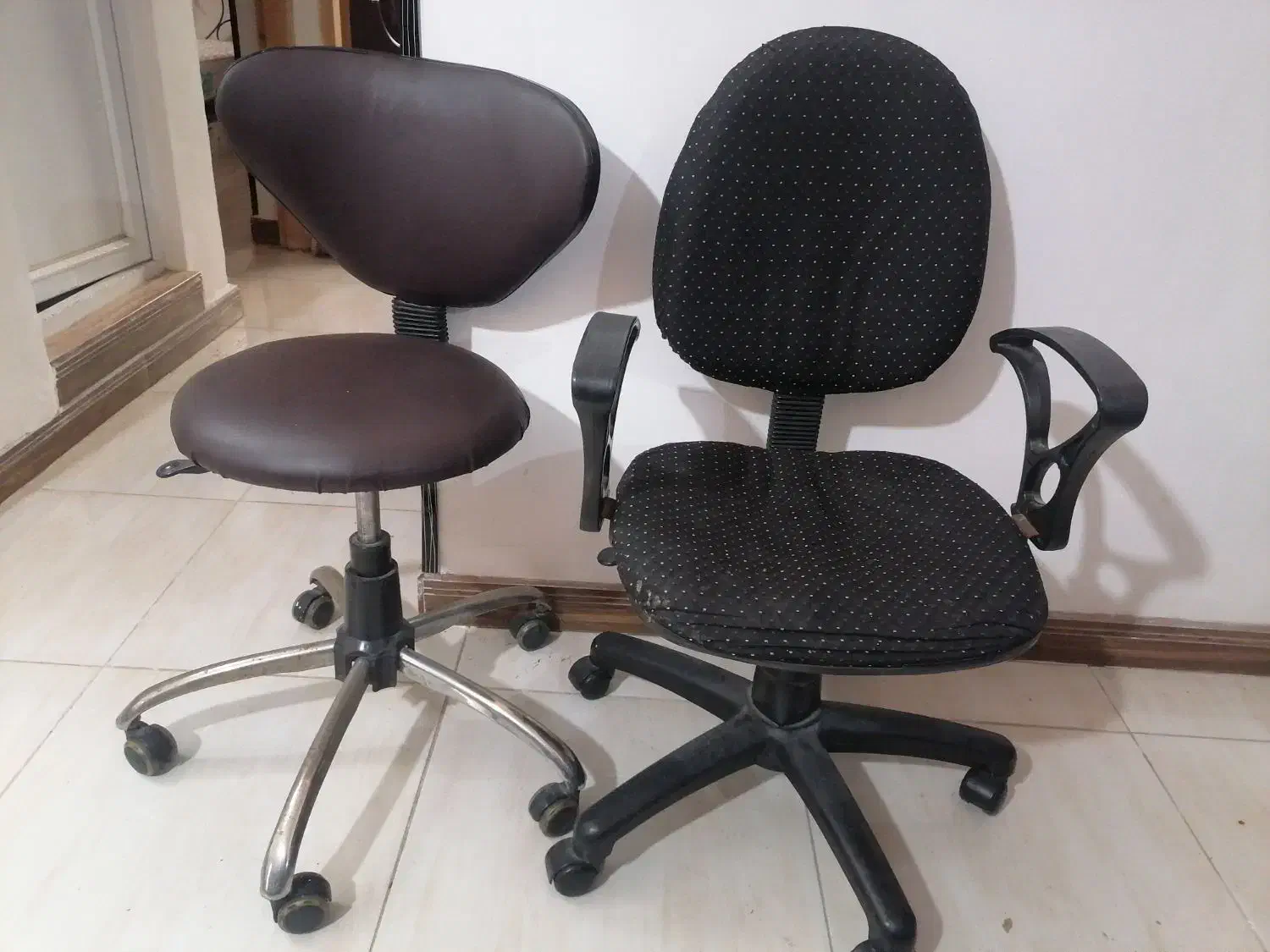 صندلی چرخدار|دفتر کار|لاهیجان, لیالستان|دیوار