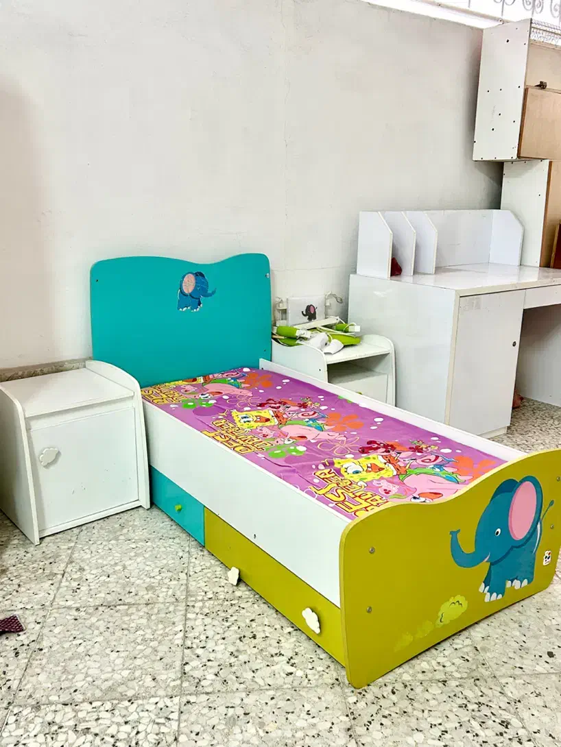 تخت و کمد آپادانا|تخت و صندلی بچه|آمل, |دیوار