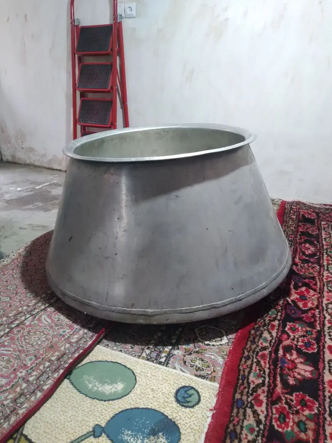 دیگ|ظروف پخت‌وپز|همدان, |دیوار