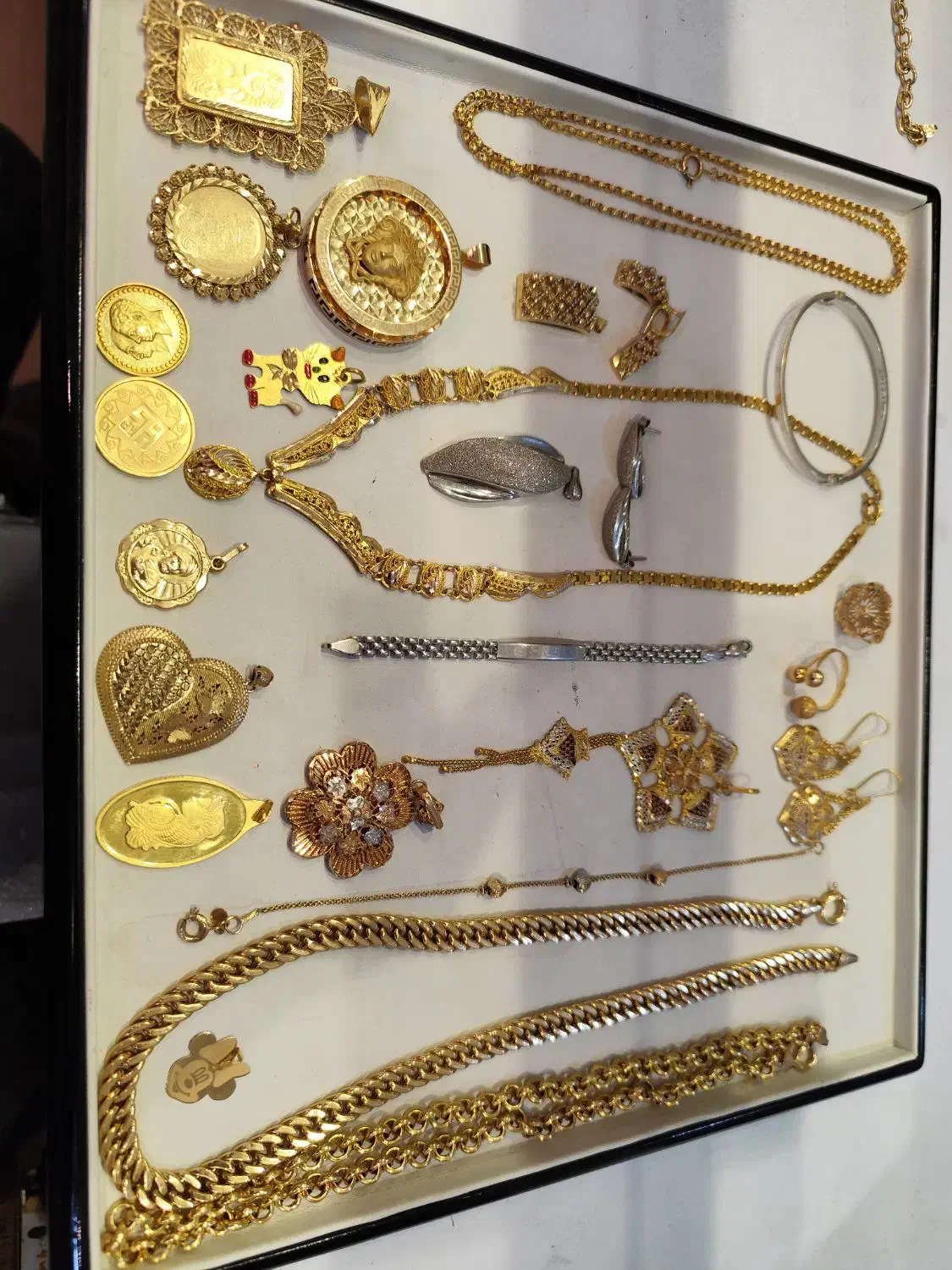 گردنبند و زنجیر و النگو طلا|جواهرات|شیراز, ملاصدرا|دیوار