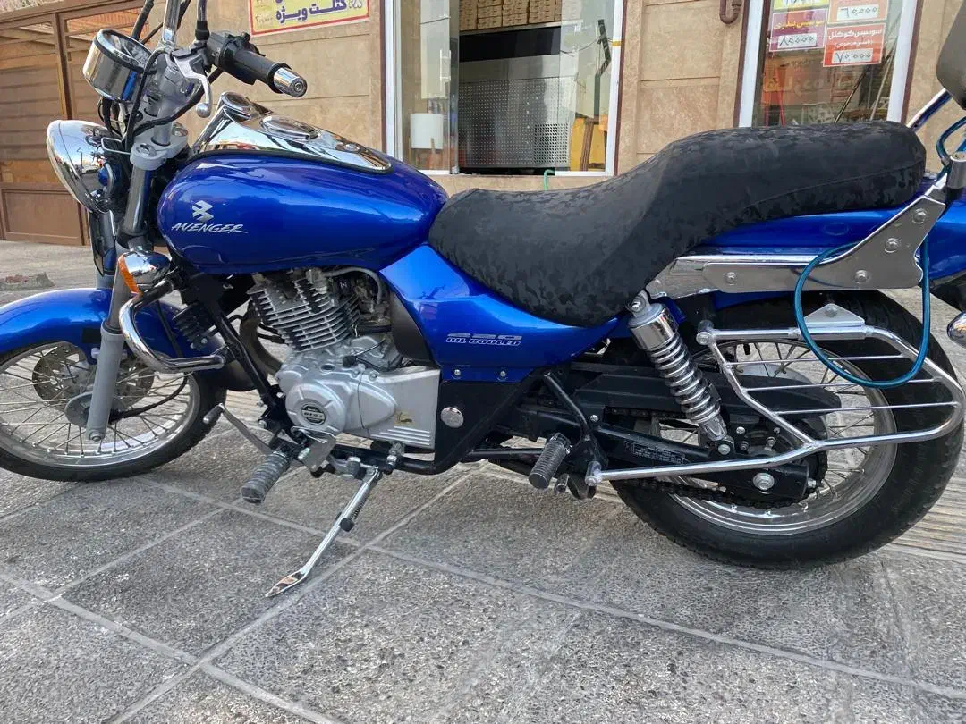 موتور آونجر 220 cc|موتورسیکلت|شیراز, قلعه شاهزاده بیگم|دیوار