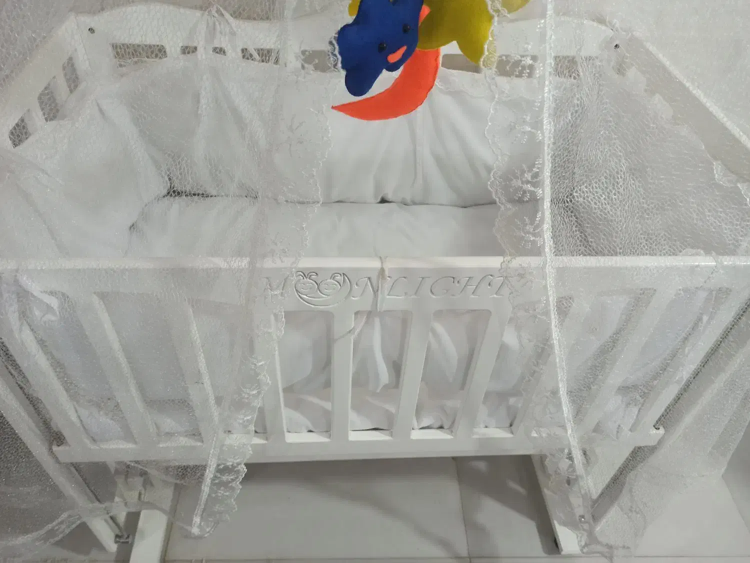 تخت گهواره ای نوزاد در حد نو مناسب سیسمونی|تخت و صندلی بچه|سبزوار, شرق کال میانی|دیوار