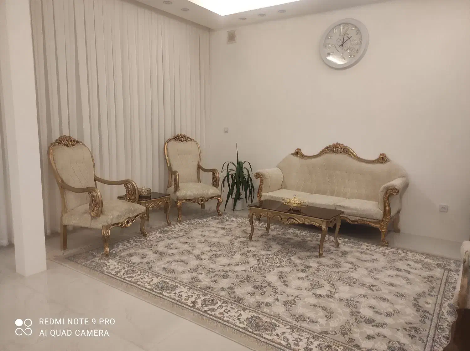 مبل سلطنتی فروش فوری زیر قیمت بازار|مبلمان خانگی و میز عسلی|گلبهار, نوبهار|دیوار