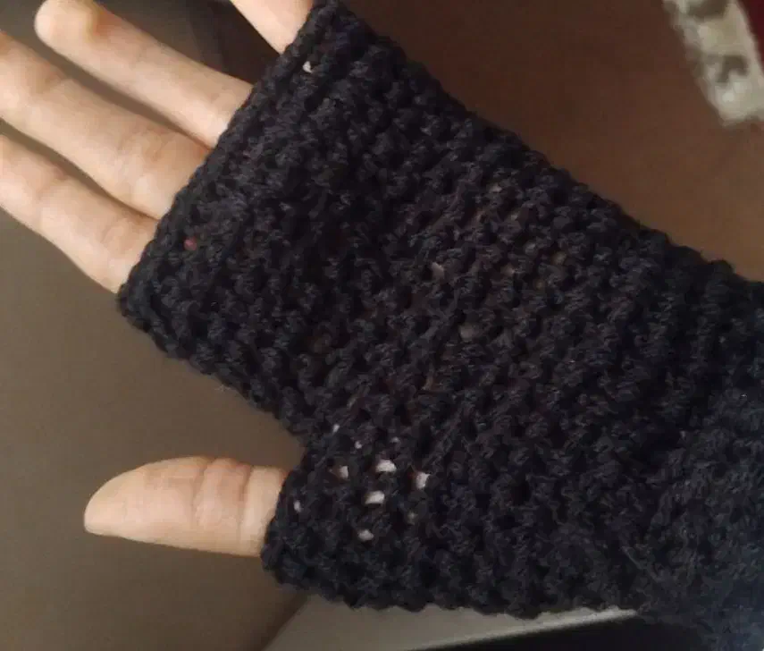 بافت دستکش و با طرح های مختلف و هرگونه بافت ها|لباس|یزد, |دیوار