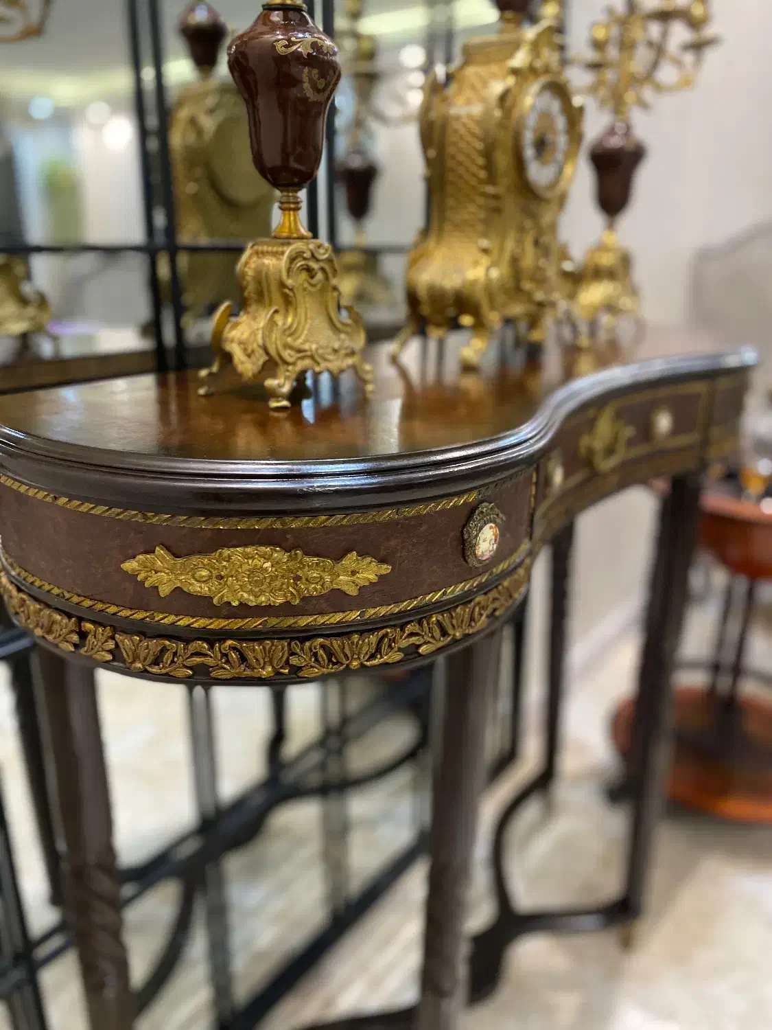 میز کنسول انتیک برنزکوب لیلی مجنون طرح فرانسوی|بوفه، ویترین، کنسول|تهران, حافظیه|دیوار