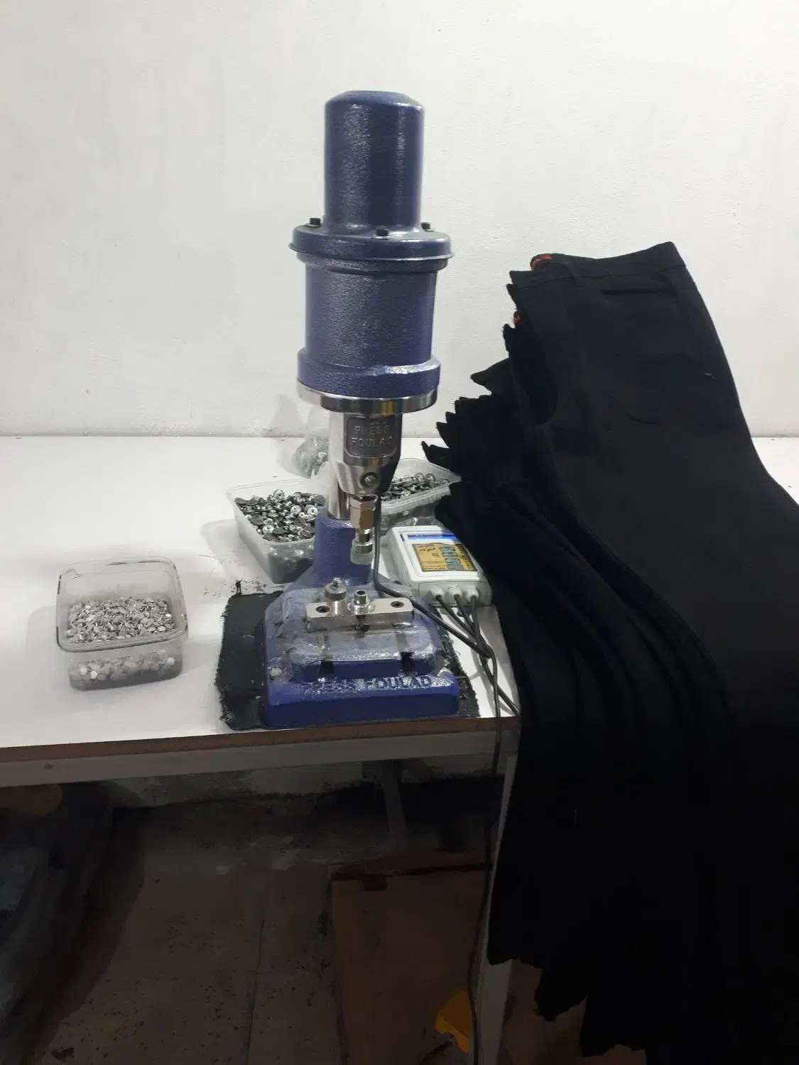 بسته بند شلوار جین|استخدام صنعتی، فنی، مهندسی|قرچک, زیبا شهر|دیوار