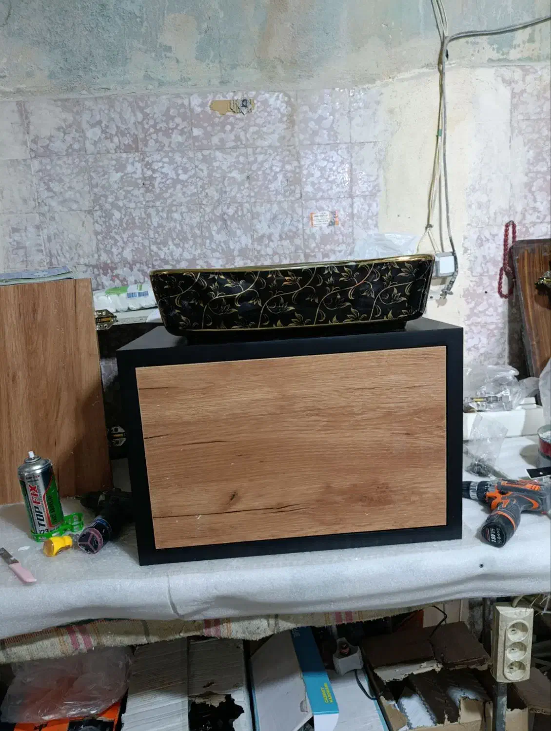 گروه صنعتی به روزکابین|لوازم سرویس بهداشتی|همدان, |دیوار