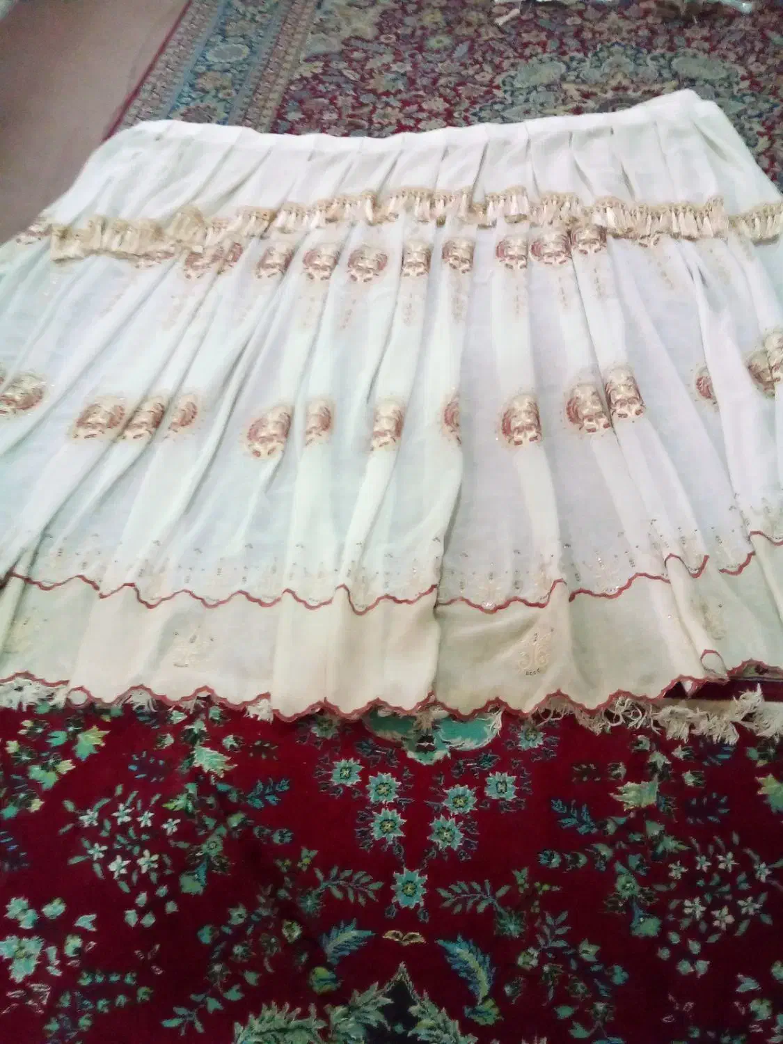 پرده|پرده، رانر، رومیزی|رودبنه, |دیوار