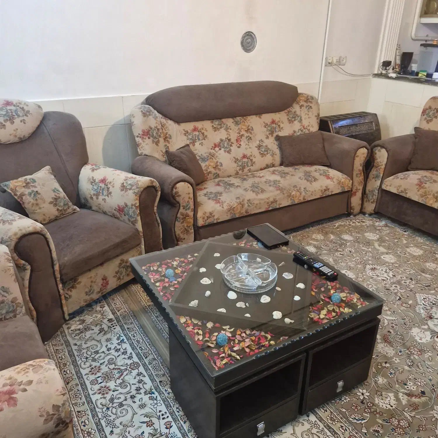 مبل ۷ نفره همراه میز|مبلمان خانگی و میز عسلی|بیرجند, |دیوار