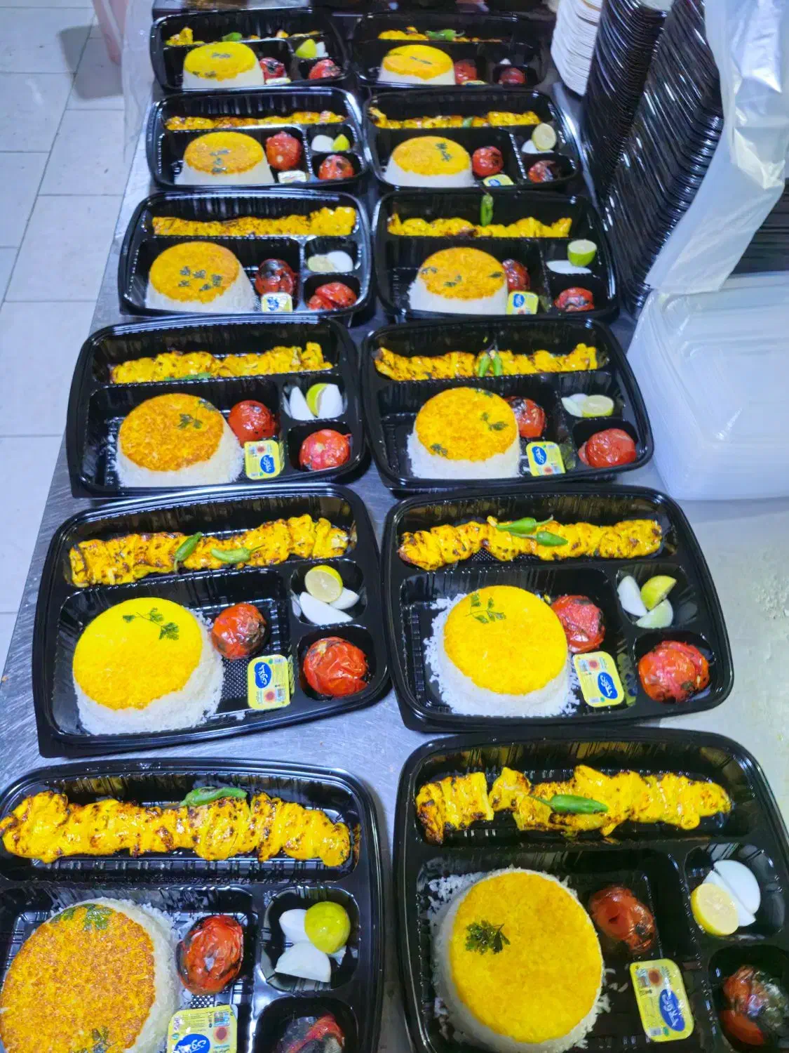 استخدام آشپز و نیروی خدماتی برای تهیه غذا|استخدام خدمات فروشگاه و رستوران|مشکیندشت, |دیوار