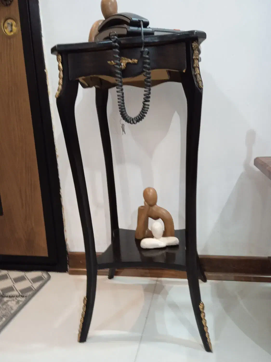 میز تلفن چوبی|میز تلفن|اصفهان, باغ فدک|دیوار