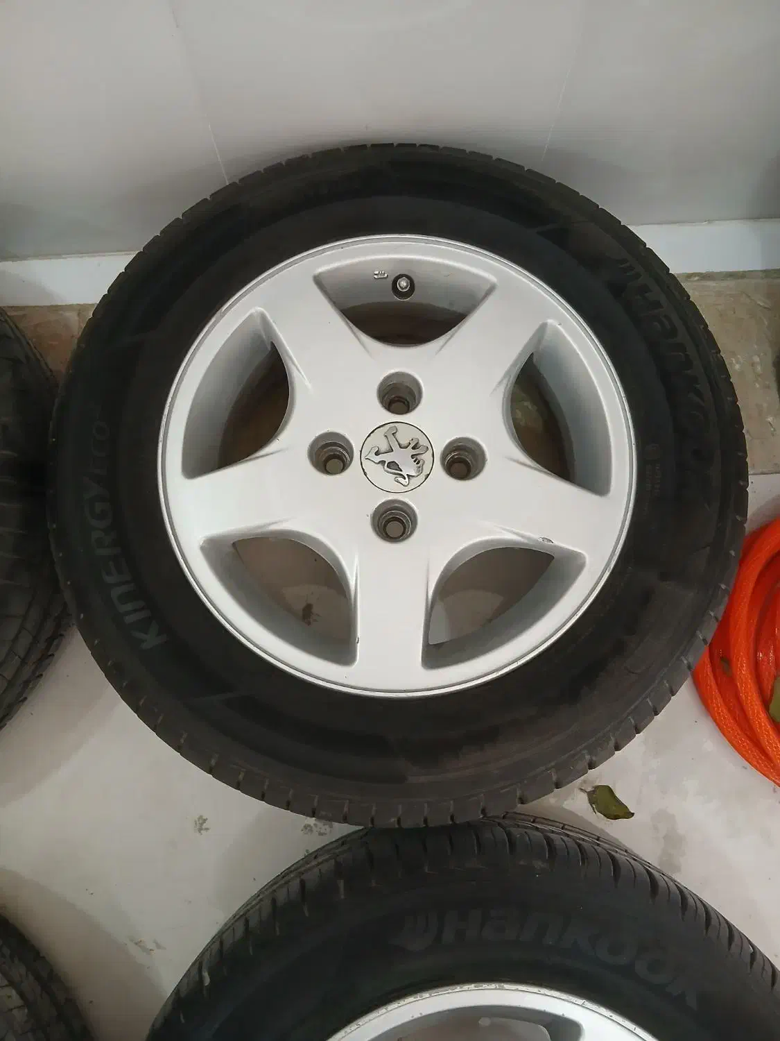 رینگ ۲۰۷ با لاستیک هانکوک ۱۹۵|قطعات یدکی و لوازم جانبی|صدرا-فارس, فاز ۱|دیوار