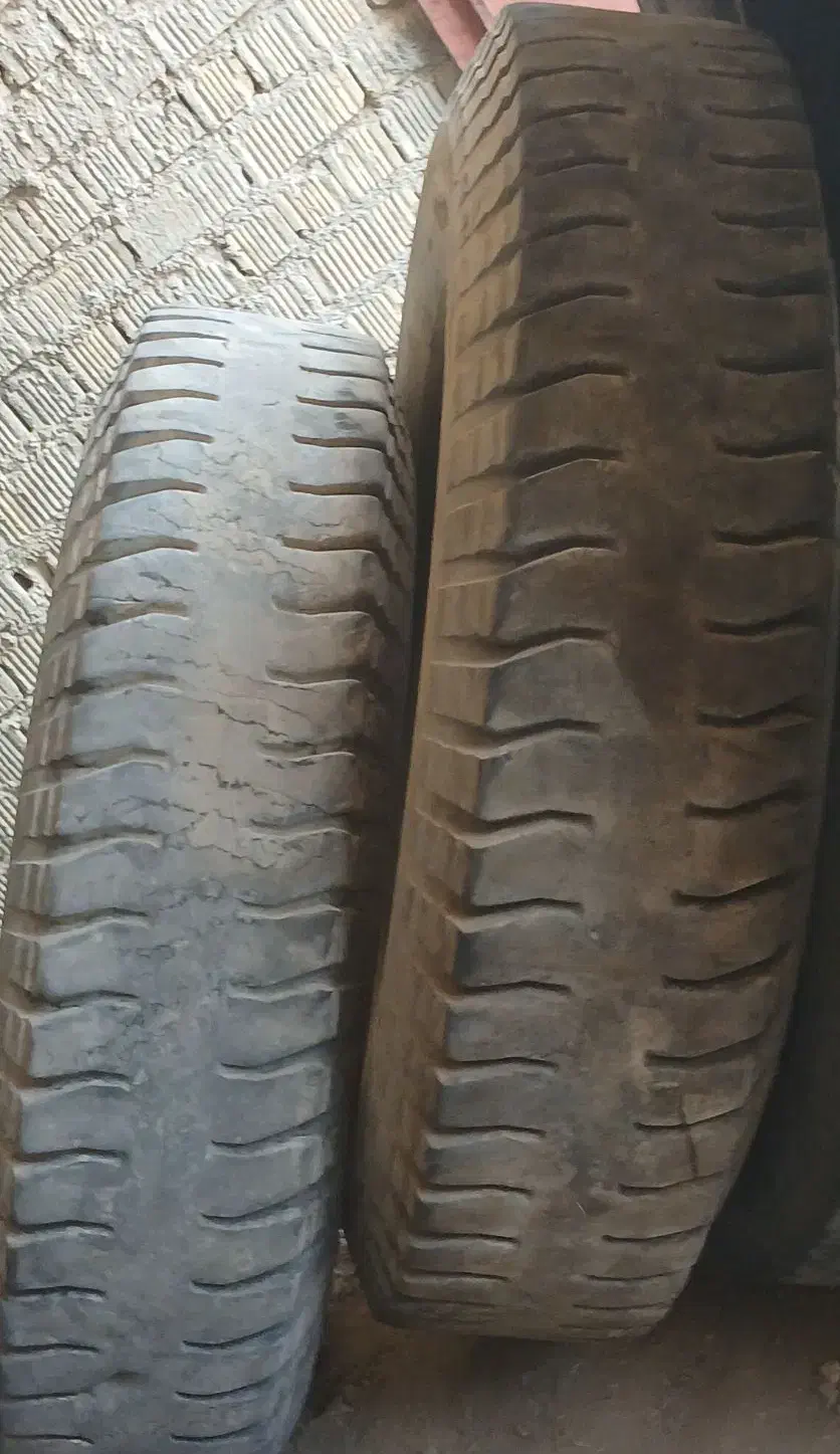 ۳۰ عدد لاستیک ۱۲/۲۴ نخی در حد ۴۰یا۵۰یا۶۰ درصد|قطعات یدکی و لوازم جانبی|شیراز, شهرک صنعتی شیراز|دیوار