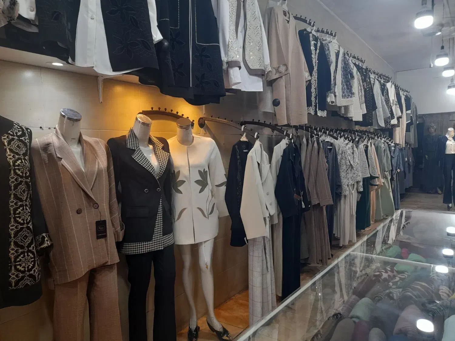 فروشندگی در مانتو سرا|استخدام خدمات فروشگاه و رستوران|گنبد کاووس, |دیوار