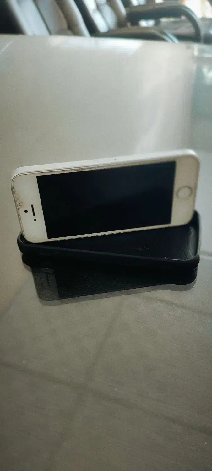 ایفون ، iphone|موبایل|شیراز, گل سرخ|دیوار