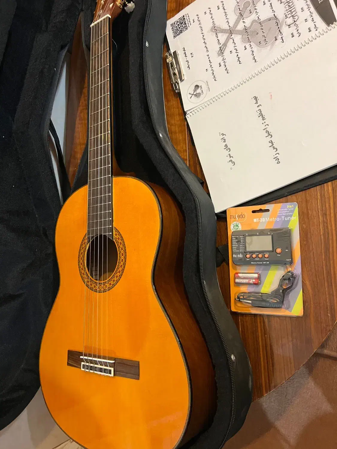 گیتار یاماها c80 و هارد کیس و دستگاه کوک|گیتار، بیس، امپلیفایر|همدان, |دیوار