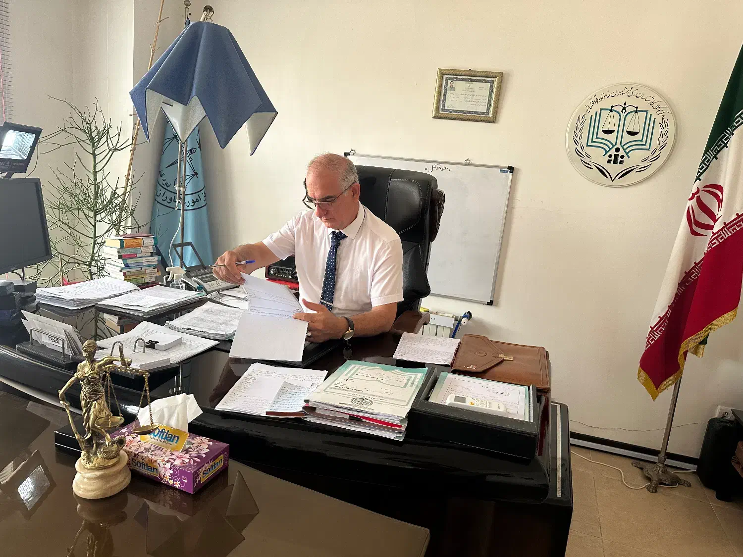 استخدام منشی خانم، دفتروکالت|استخدام اداری و مدیریت|تنکابن, |دیوار