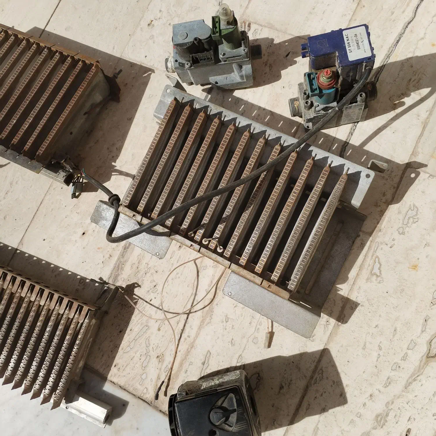 یکسری لوازم پکیج دست دوم سالم|آبگرمکن، پکیج، شوفاژ|بروجن, |دیوار