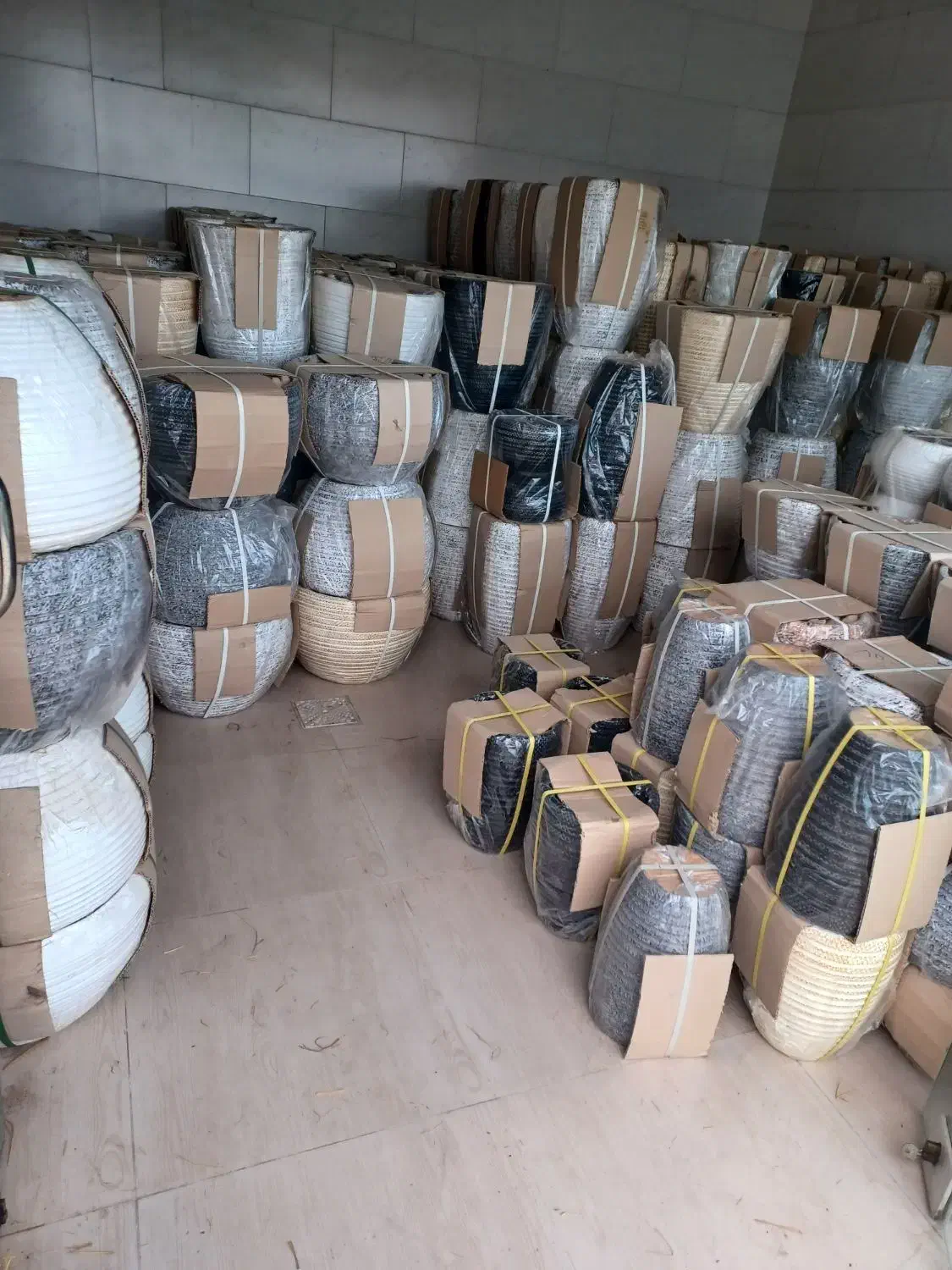 گلدان سفالی|گل و گیاه طبیعی|رشت, شهرک صبا|دیوار