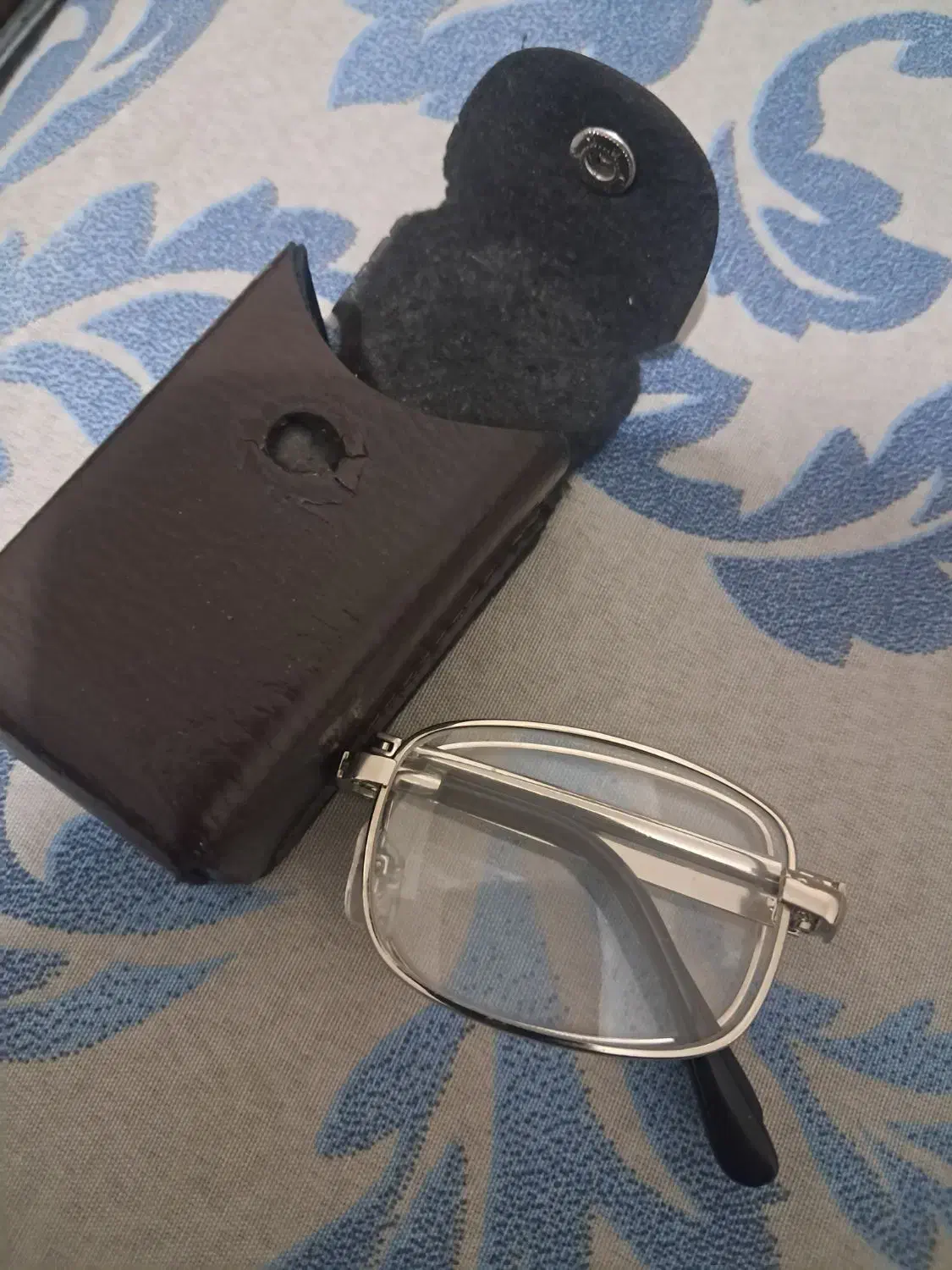 یک عدد عینک تاشو|اشیا|گلپایگان, |دیوار