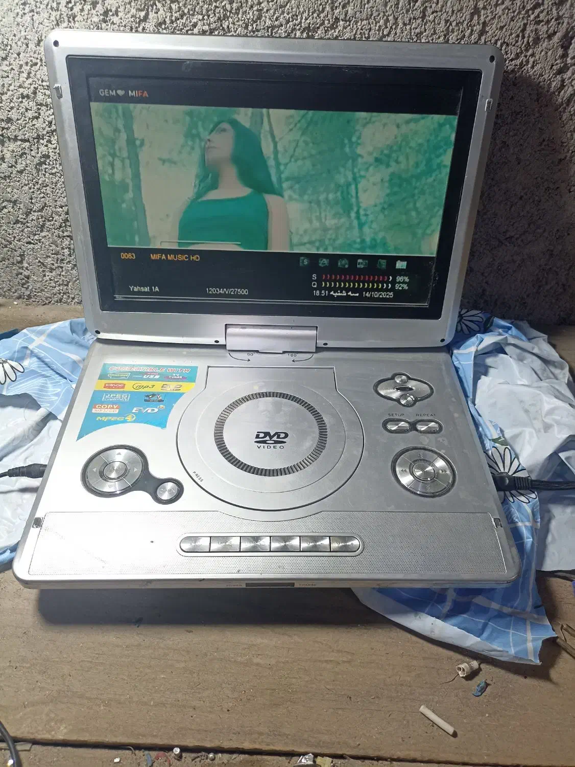 دی وی دی  پرتابل 13.5 اینچی dvd|پخش‌کننده DVD و ویدیو|جهرم, |دیوار