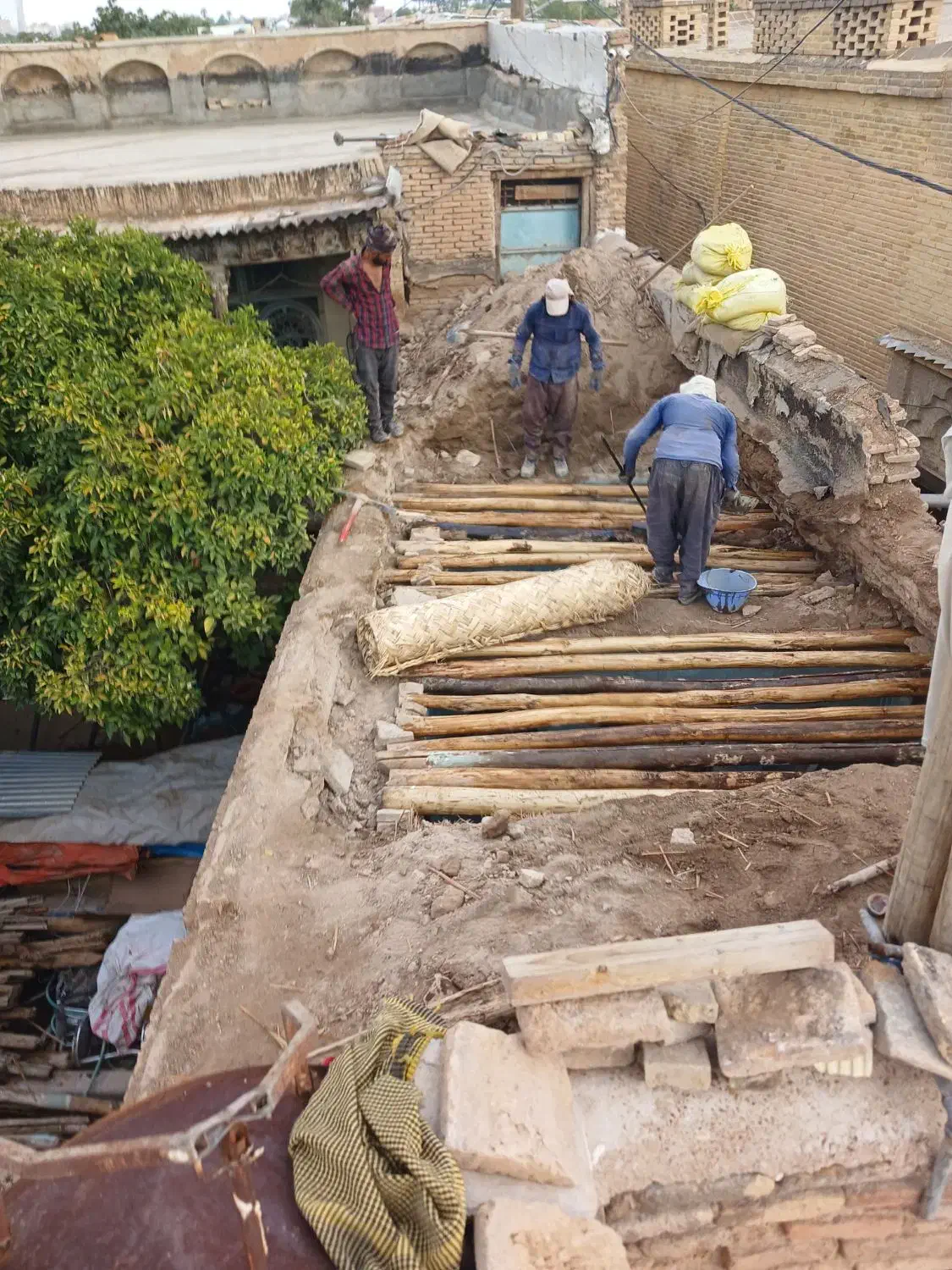 تخریب ساختمان کندکو  شیب بندی کاشی کاری .چاه مغنی|خدمات پیشه و مهارت|شیراز, زرهی|دیوار