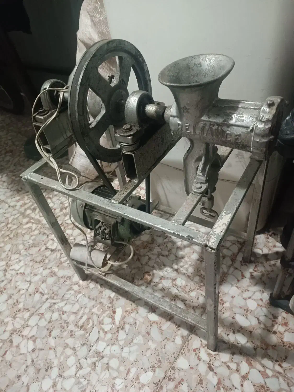 چرخ گوشت|خردکن، آسیاب، غذاساز|قم, ولیعصر|دیوار