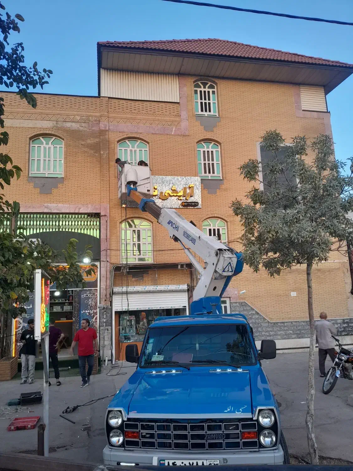 ماشین نیسان بالابر جرثقیل نفربر پاکتی بسکتی داربست|خدمات حمل و نقل|شیراز, شهرک فرهنگیان|دیوار