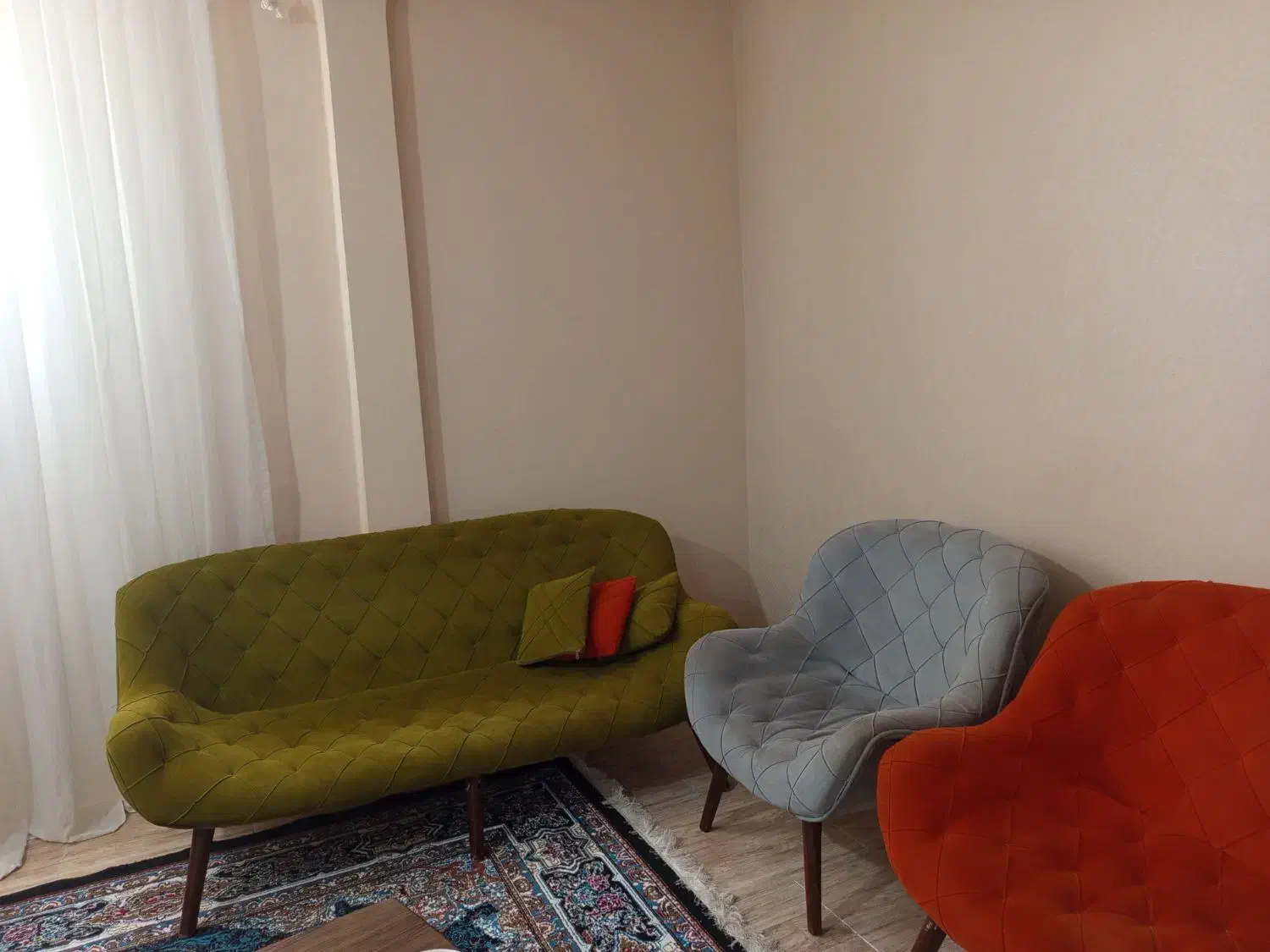 مبل 7 نفره راحتی و کاملا سالم|مبلمان خانگی و میز عسلی|گلبهار, شهر جدید گلبهار|دیوار