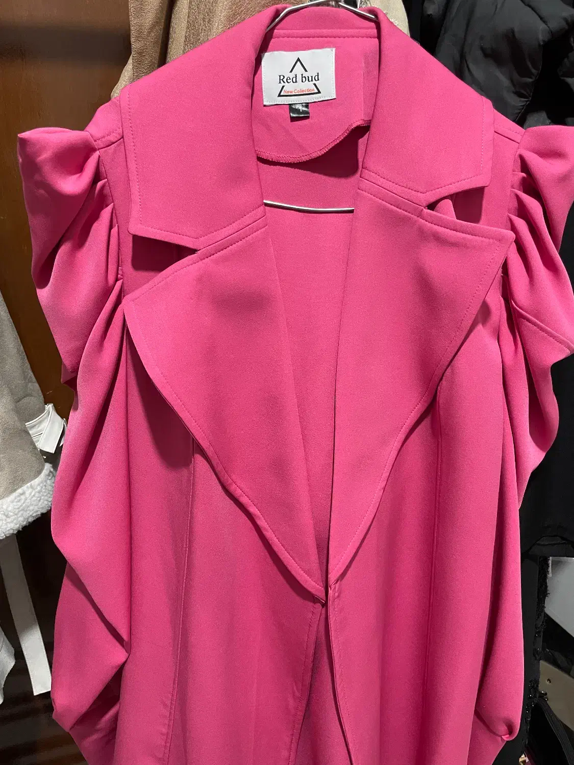 مانتو عروسکی|لباس|اندیشه, اندیشه فاز ۱|دیوار