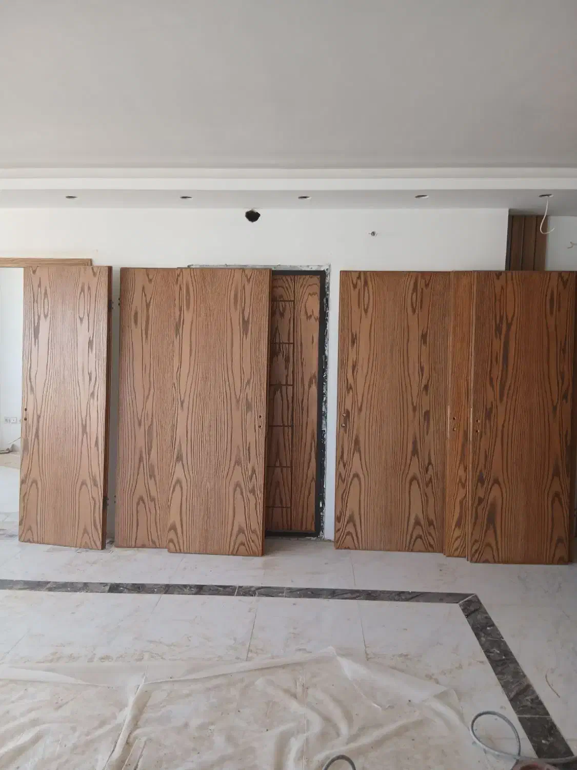 نیازمند نیروی رنگکار چوب محدوده درچه|استخدام معماری، عمران و ساختمانی|خمینی‌شهر, |دیوار