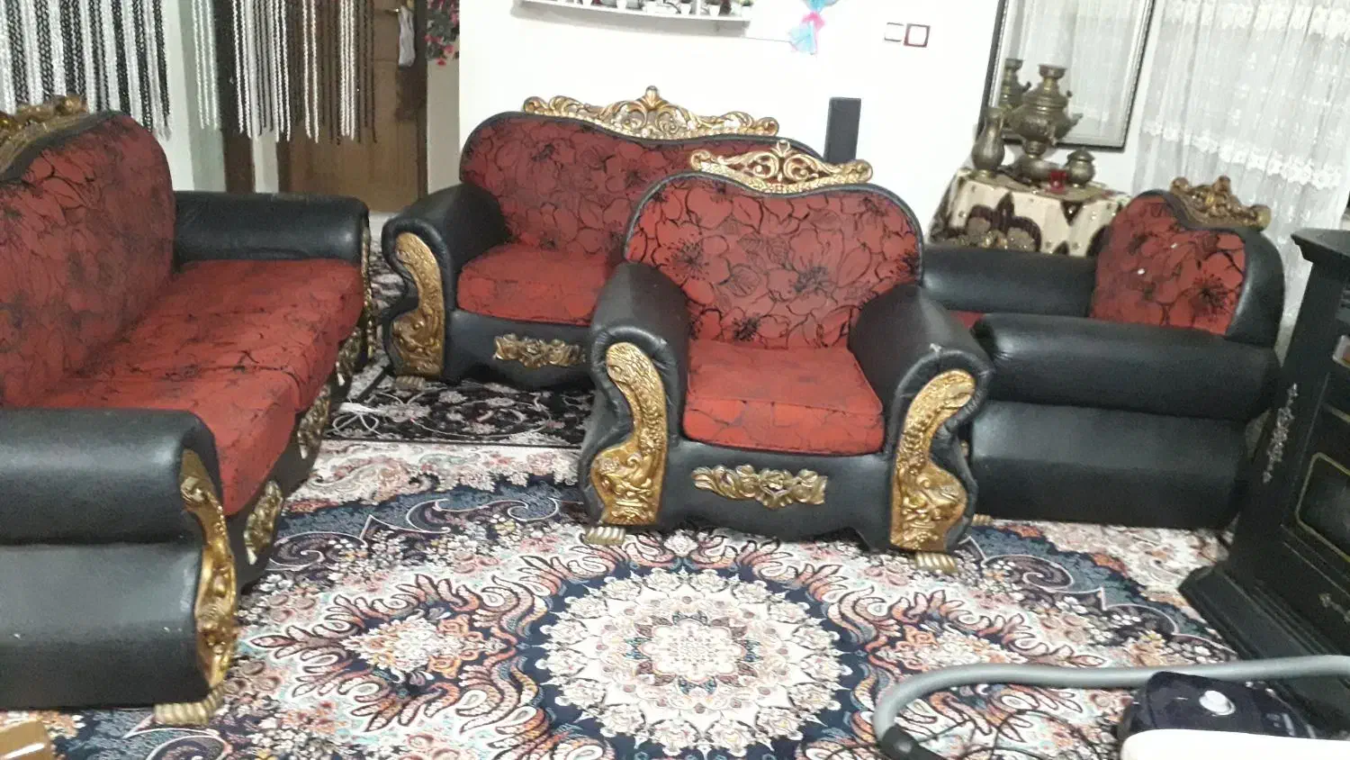 فروش مبل تاجدار طلایی ۷ نفره|مبلمان خانگی و میز عسلی|کلاچای, |دیوار