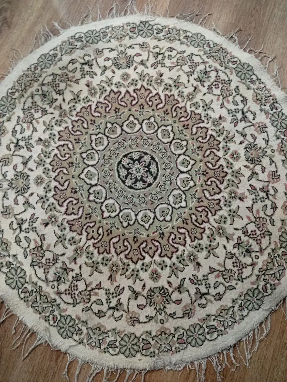 قالیچه گرد|فرش|کرج, گوهردشت|دیوار