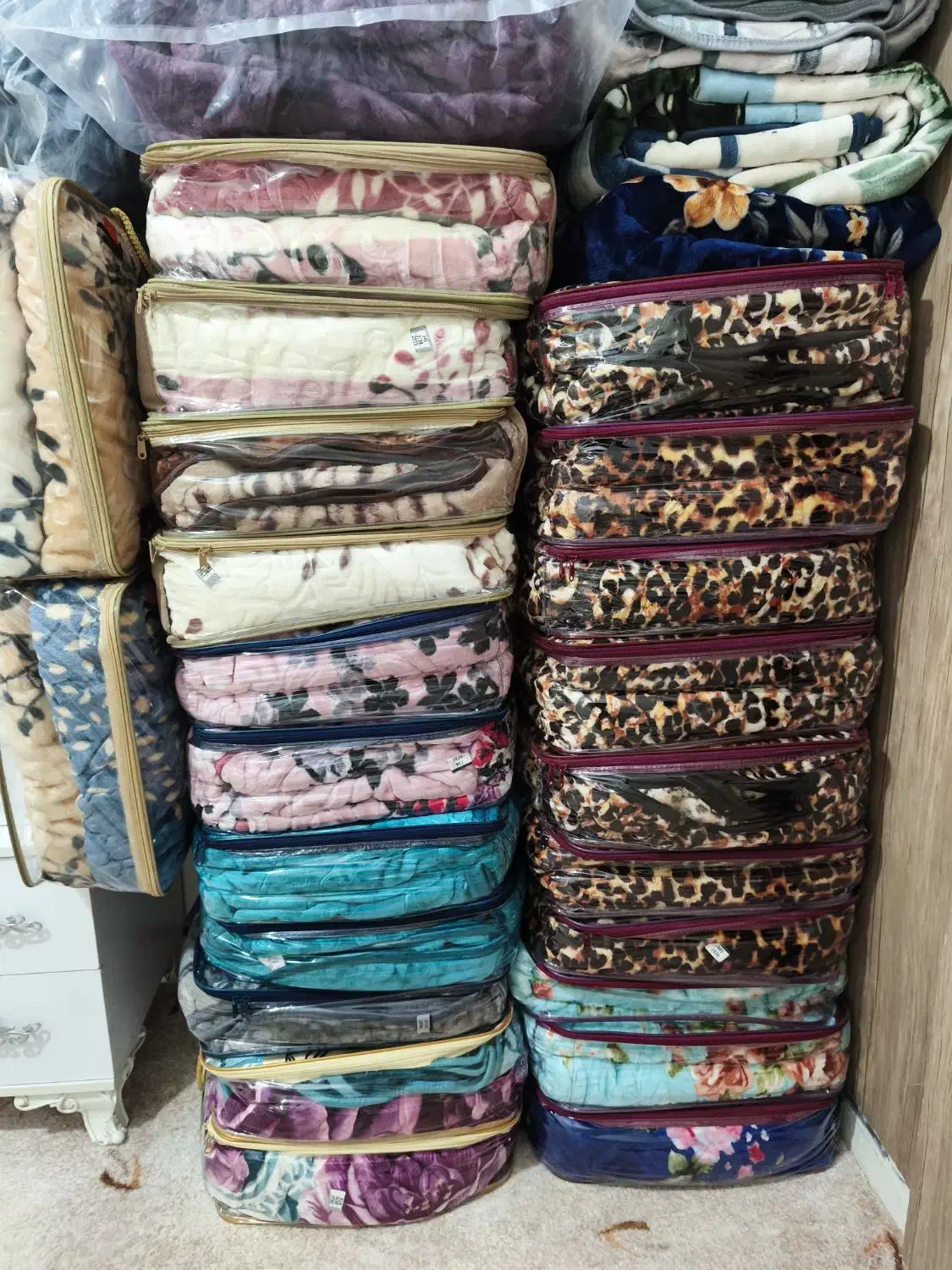 پتو|رختخواب، بالش، پتو|کرج, شهرک جهان آرا|دیوار