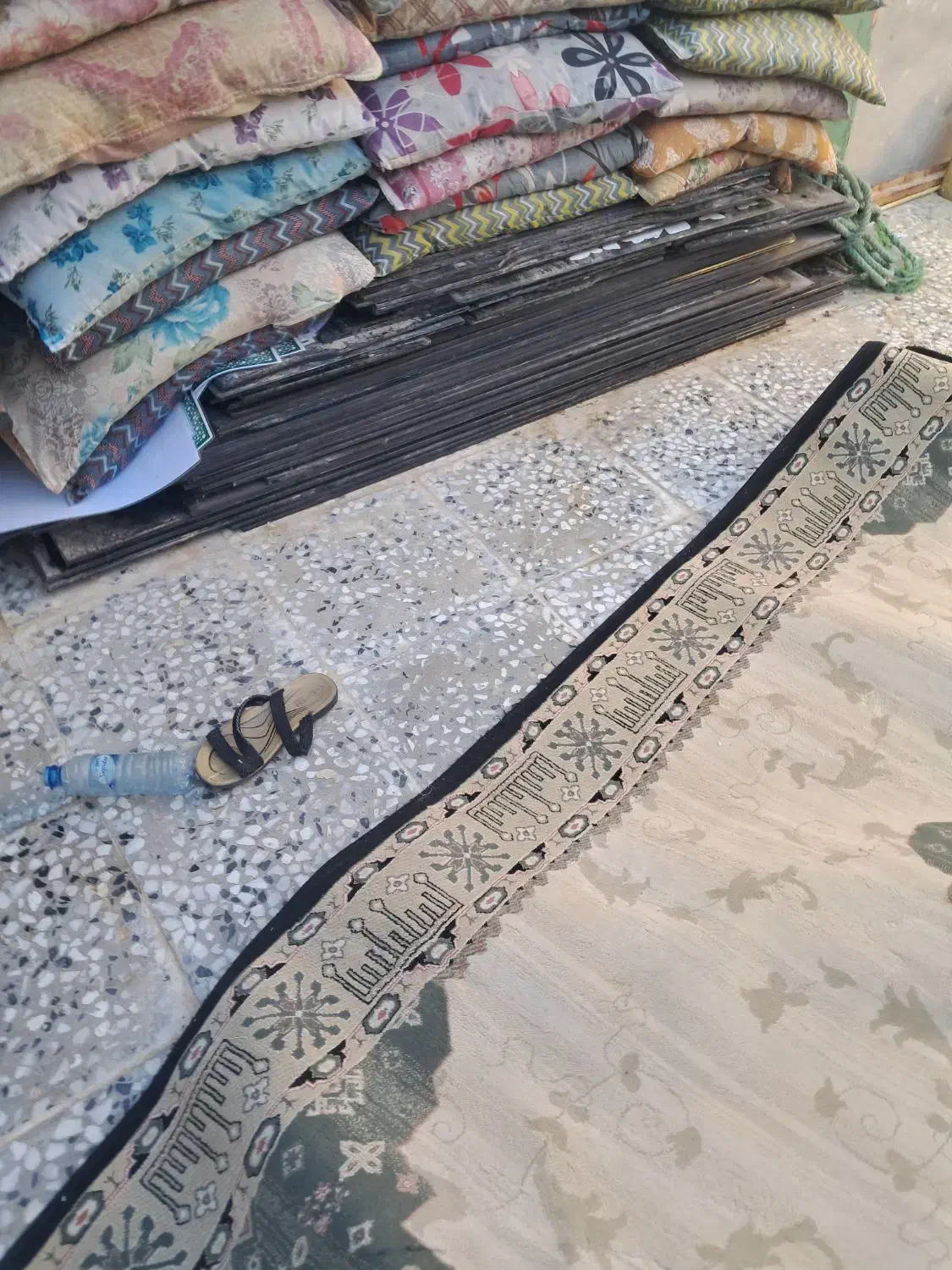 تشک بالشت پتو|رختخواب، بالش، پتو|کوه چنار, |دیوار