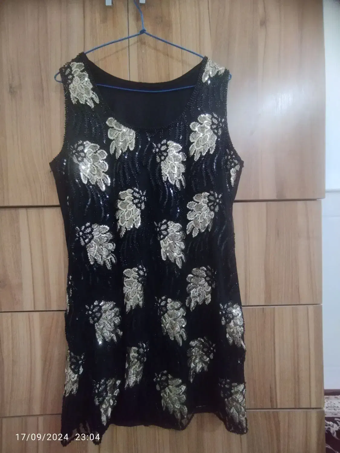 لباس مجلسی کوتاه|لباس|قم, باغ شریفی|دیوار