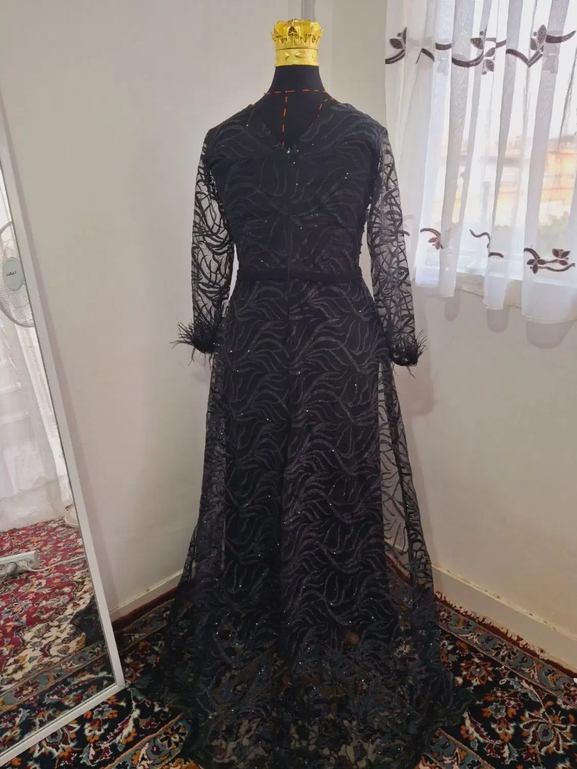 لباس مجلسی|لباس|زبرخان, |دیوار