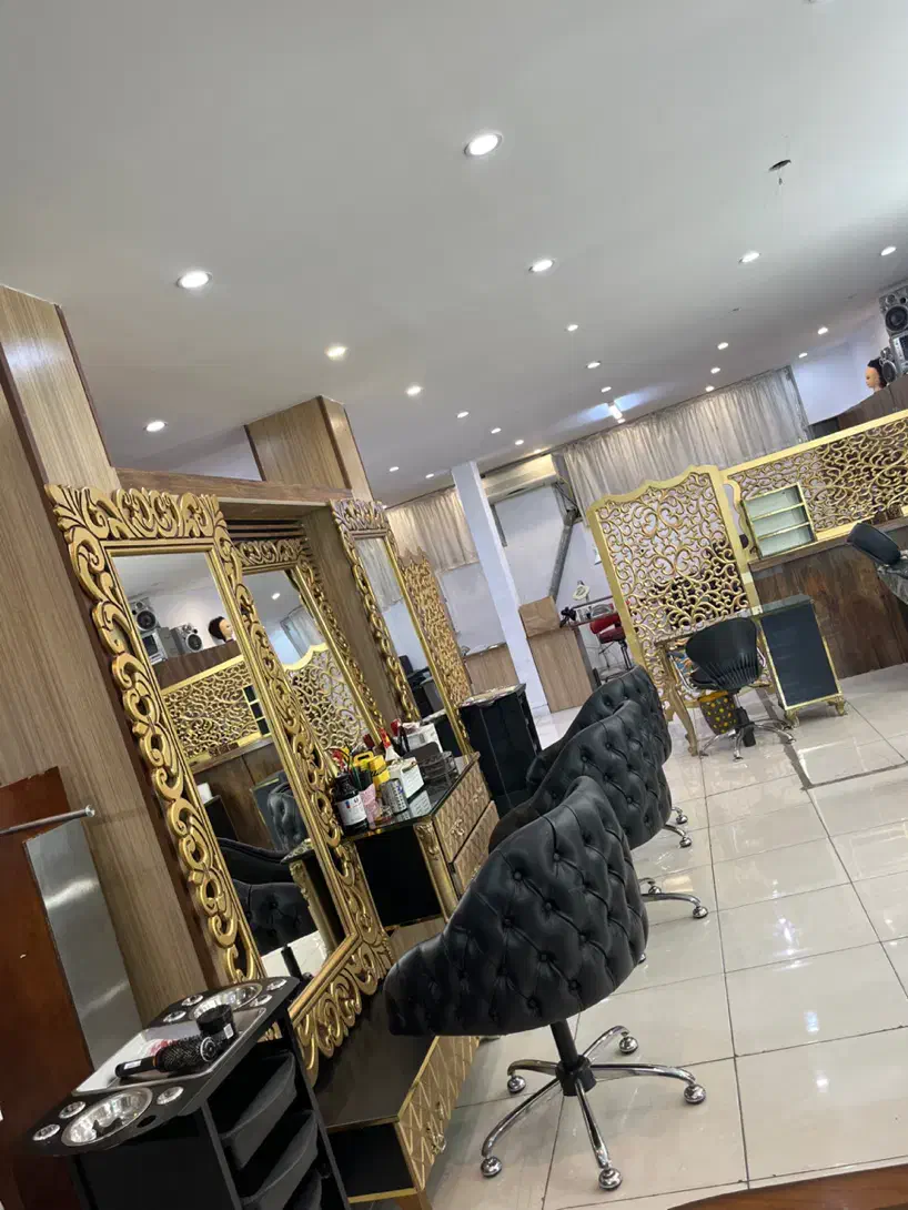 اجاره لاین ۲۵۰۰|آرایشگاه و سالن‌های زیبایی|اصفهان, جلفا|دیوار