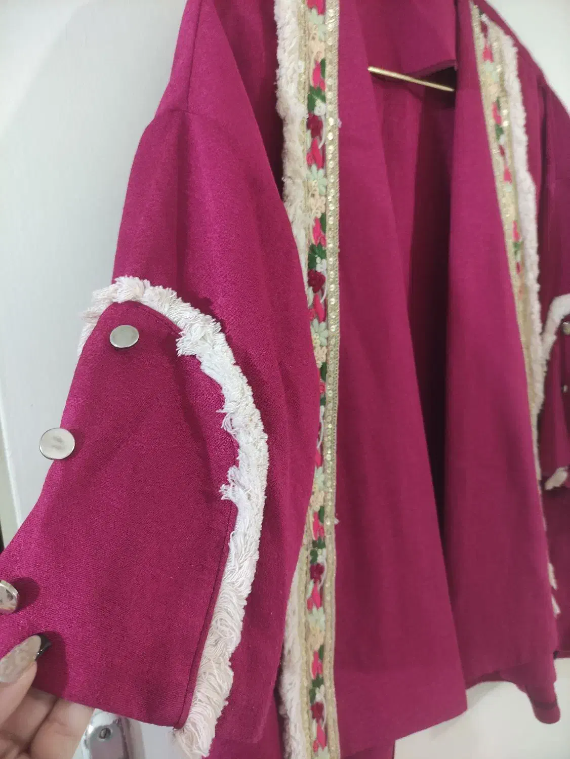 مانتو مزونی|لباس|کرج, اصفهانی‌ها|دیوار