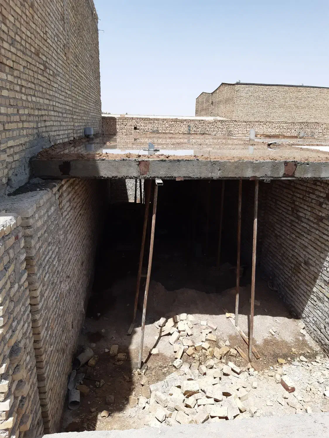 تجاری،مغازه نیمه سازخیابان۲۴متری|فروش مغازه و غرفه|یزد, |دیوار