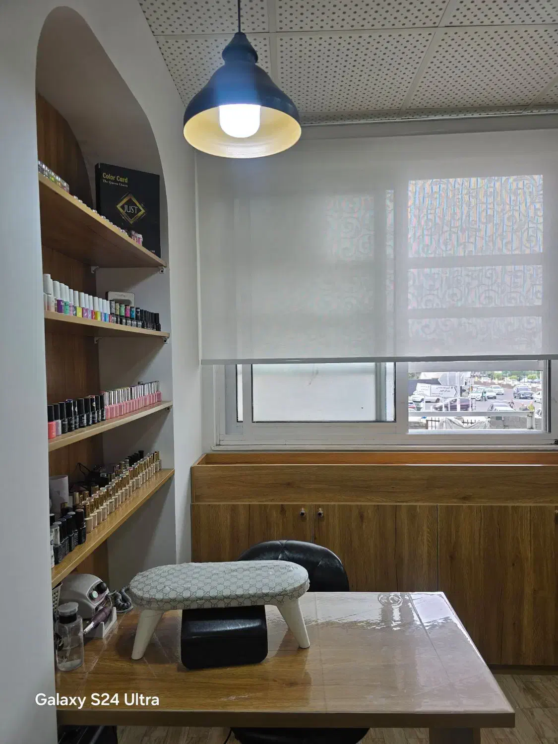 میز ناخن|خدمات آرایشگری و زیبایی|رشت, چمارسرا|دیوار