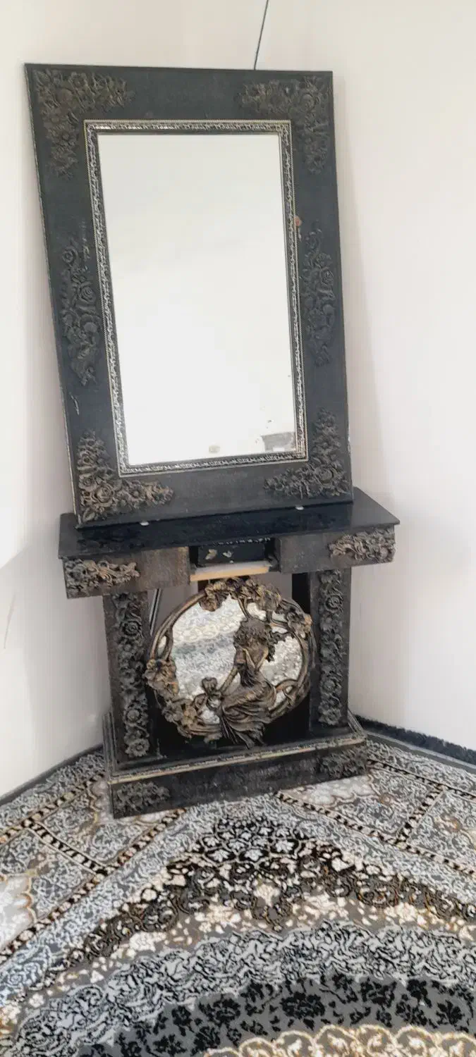 اینه شمعدان|آینه|گلبهار, شهر جدید گلبهار|دیوار