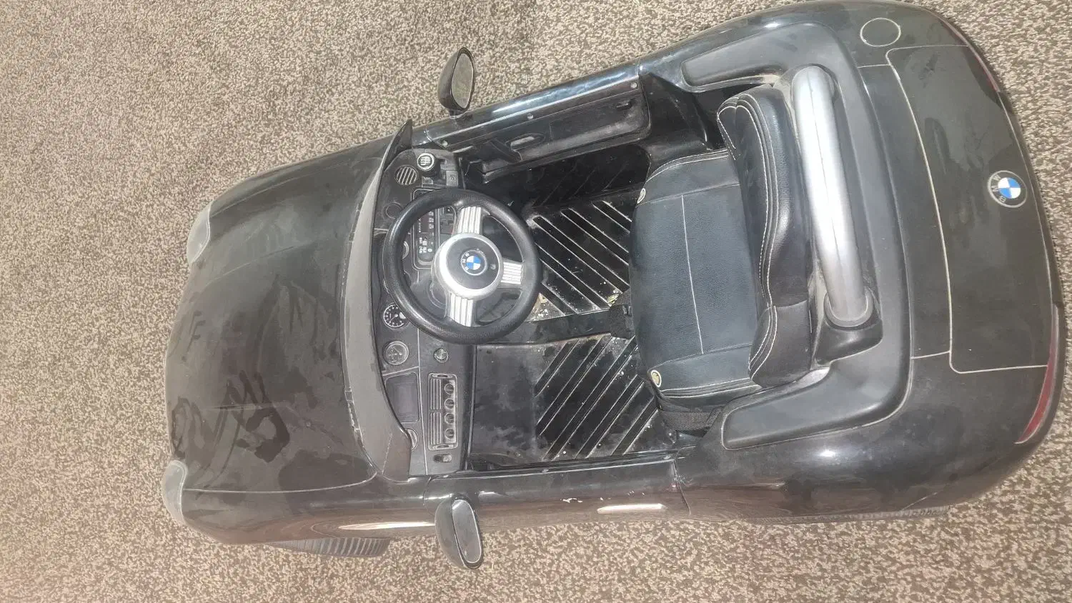 یک عدد ماشین سالم سالم فقط نیاز به باطری دارد|اسباب‌‌بازی|برازجان, |دیوار