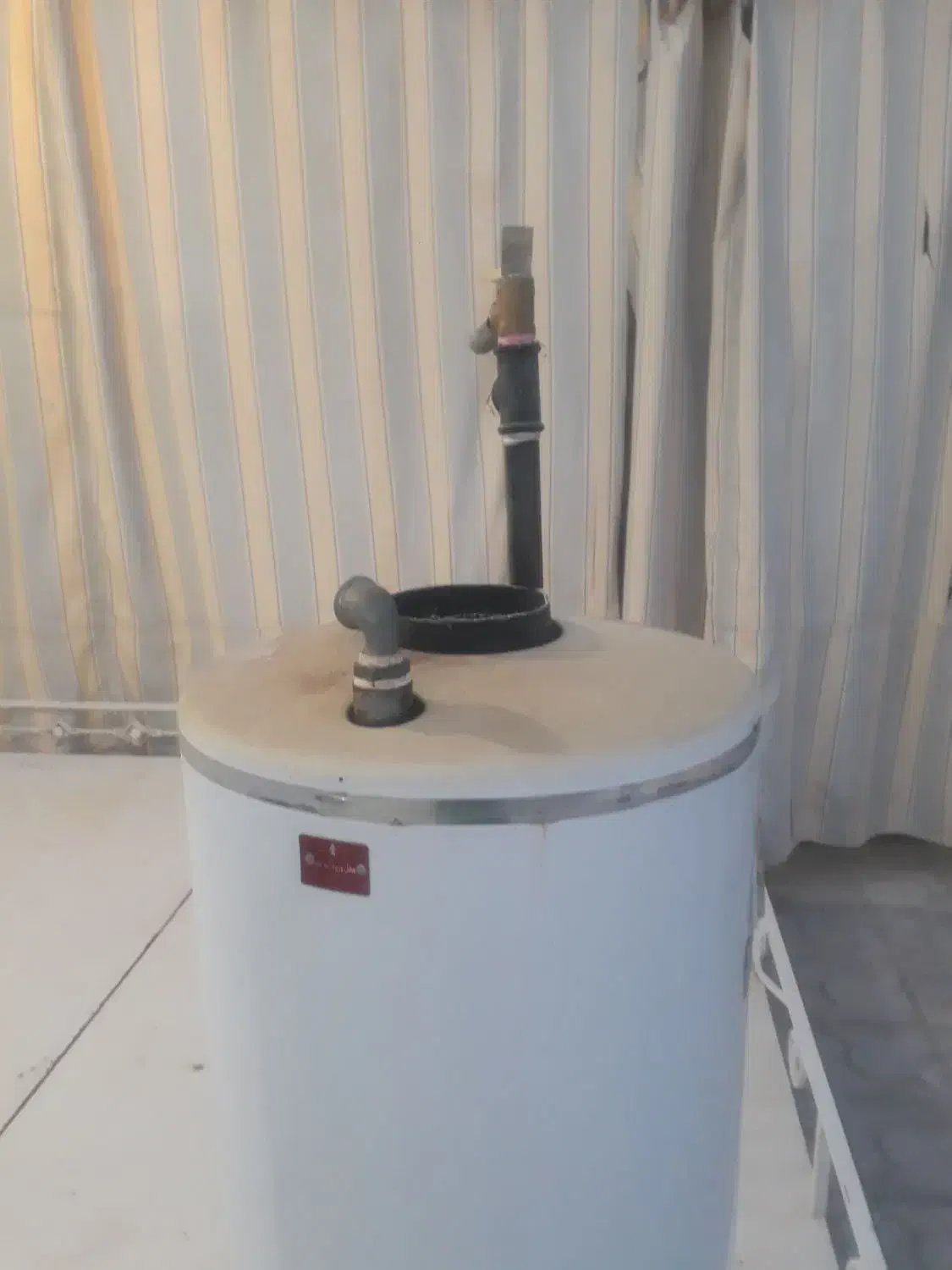 آبگرمکن 50لیتری دیواری|آبگرمکن، پکیج، شوفاژ|مرودشت, رامجرد یک|دیوار