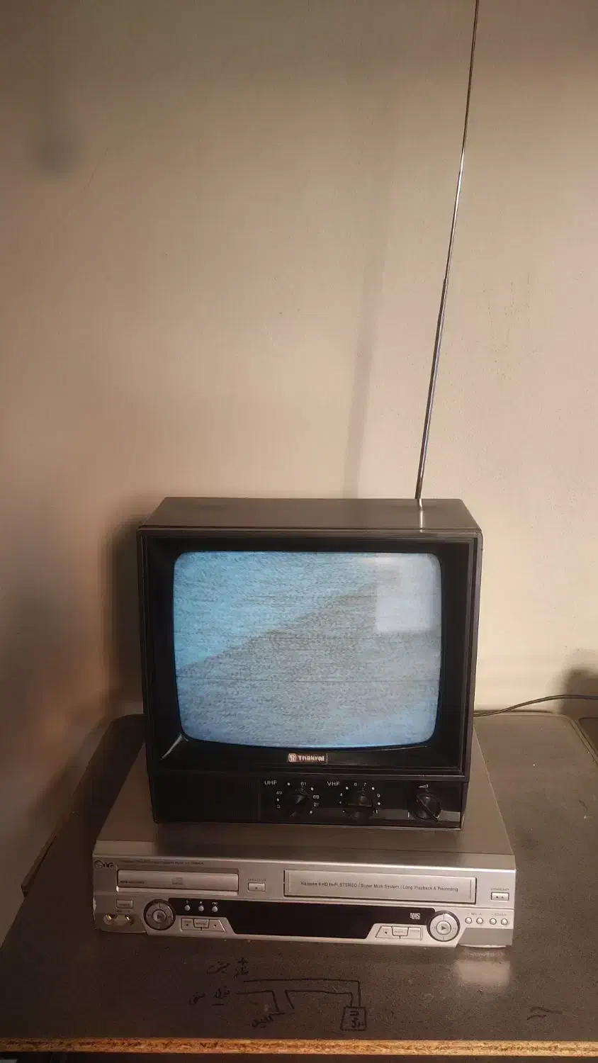 تلویزیون کمدی سالم|کلکسیون اشیاء عتیقه|اصفهان, آبشار|دیوار