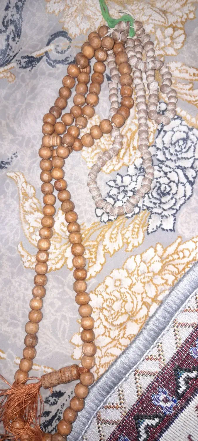 تسبیح قدیمی|کلکسیون اشیاء عتیقه|سنندج, |دیوار