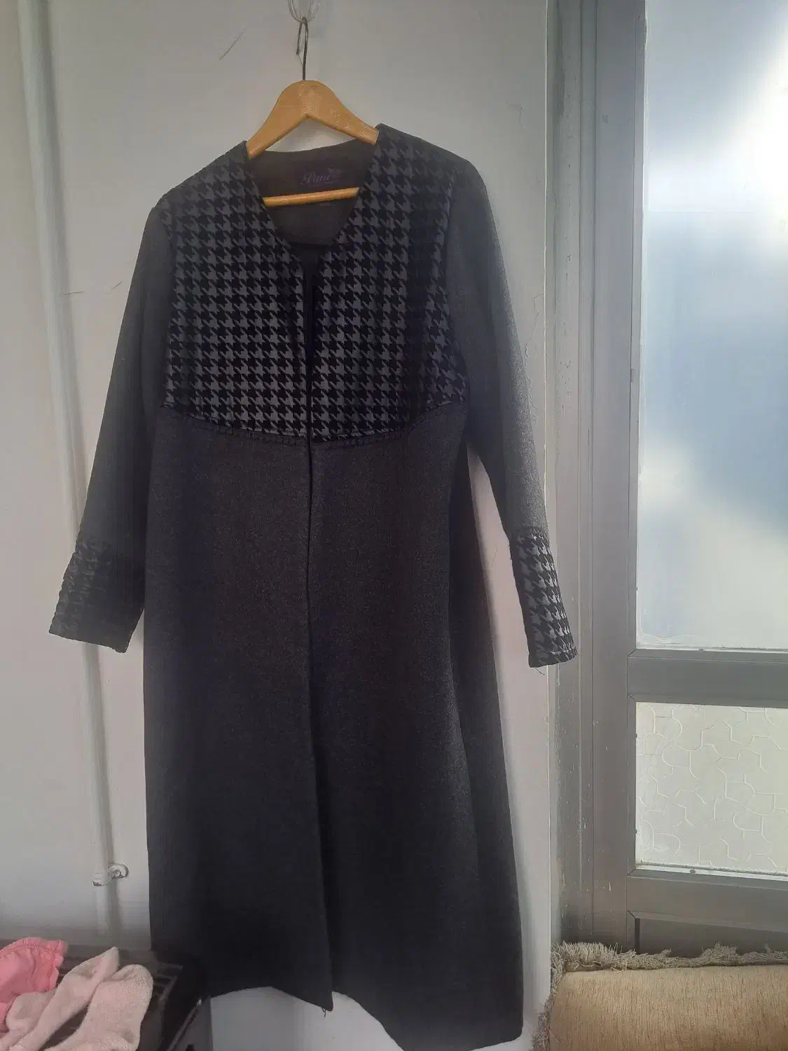 پالتو بارانی مناسب فصل پاییز|لباس|رباطکریم, رباطکریم|دیوار